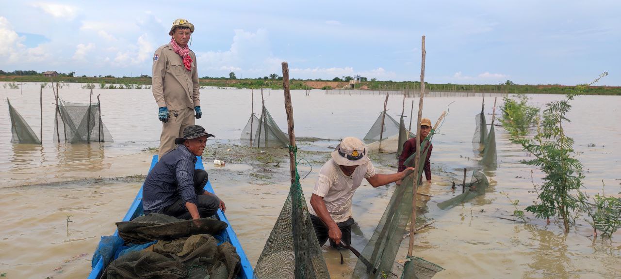 សង្កាត់ រដ្ឋបាល ជលផល អន្លង់ សំណរបន្ត អនុវត្ត បង្រ្កា..ប ឧបករណ៍ នេ.សាទ ខុ..សច្បាប់❗️ ស្បៃមុង….